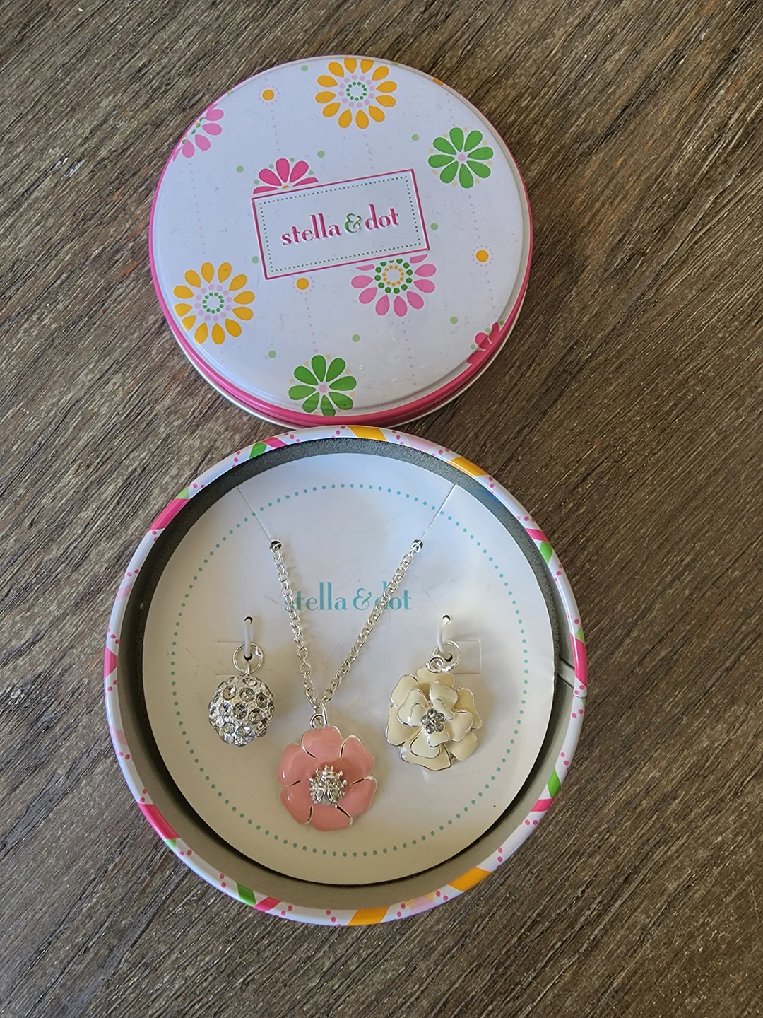 brand new necklace set