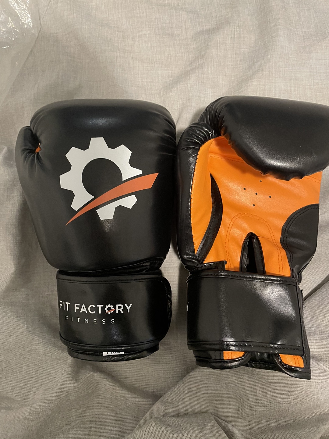 14oz boxing gloves - never used