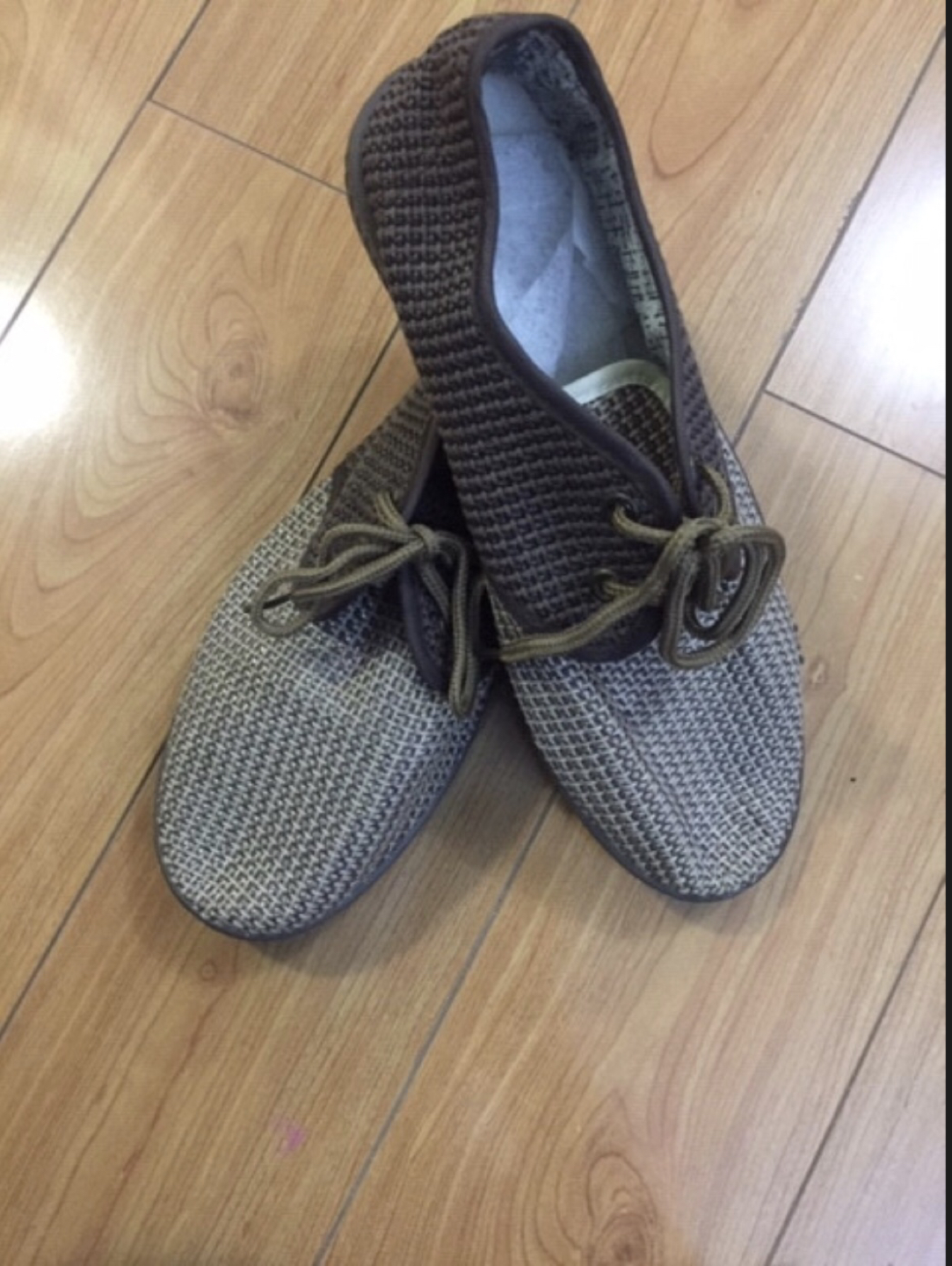 Sneakers - Brown Size 8.5 image indicator(2)