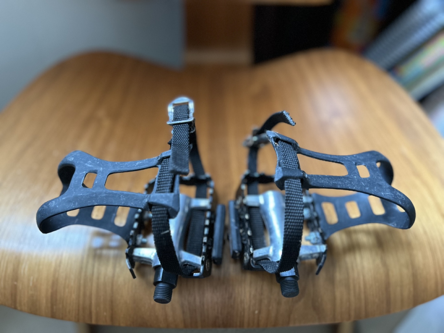 Pedals with adjustable toe clips for bike