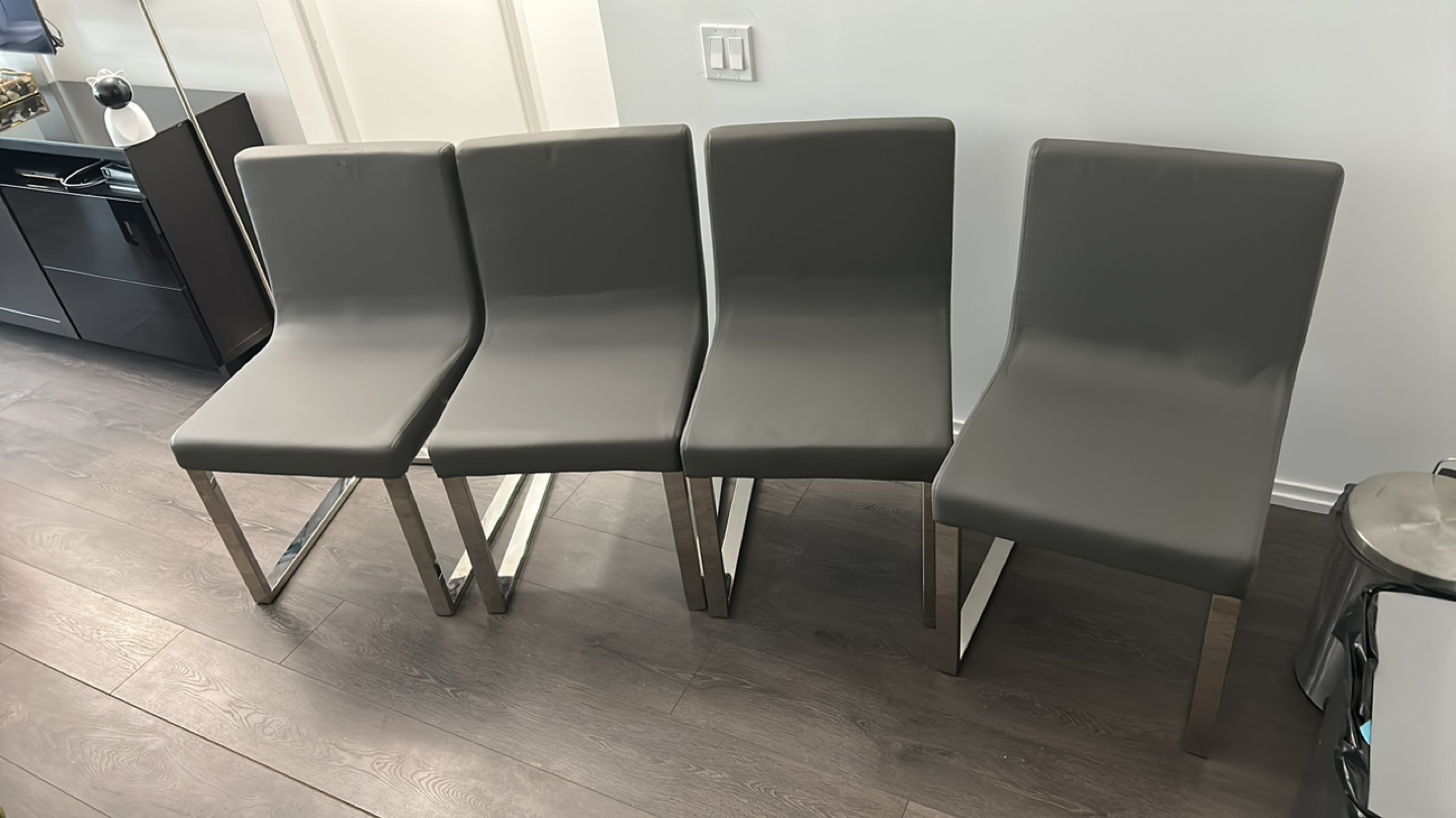 Set of 4 leather chairs