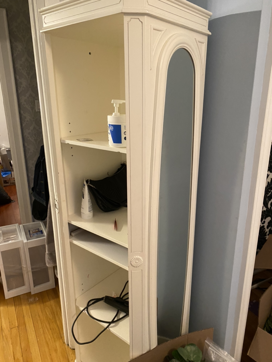 Bombay kids stand up rotating shelf and mirror