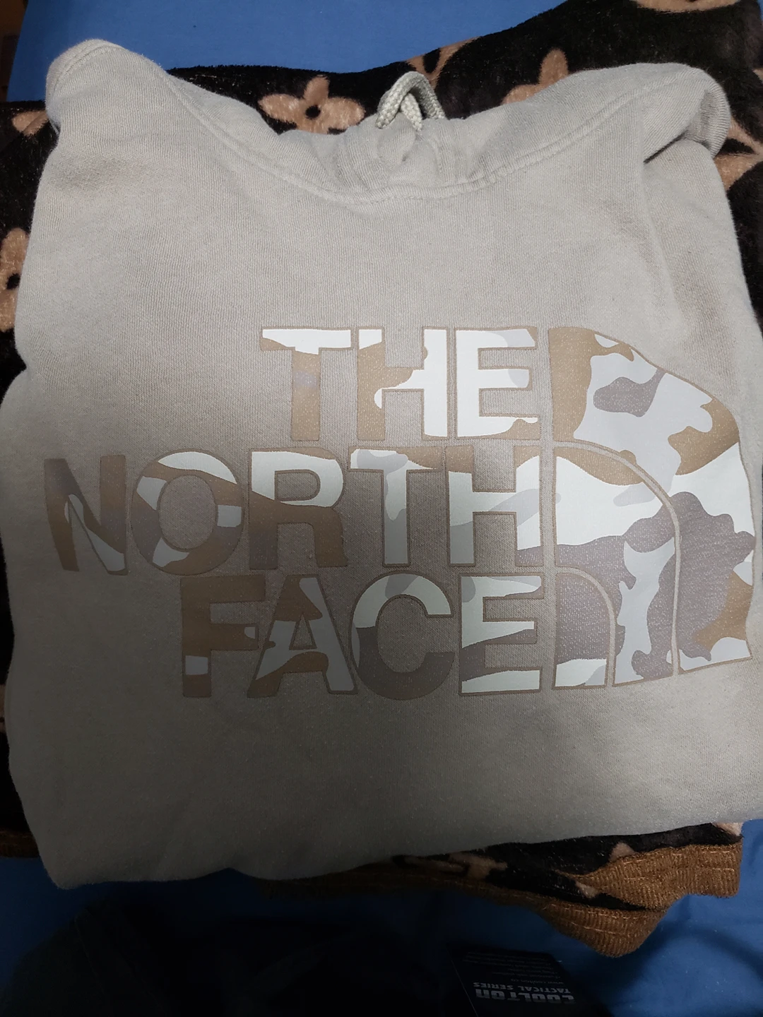 The North Face Beige camo mens medium pullover thumbnail