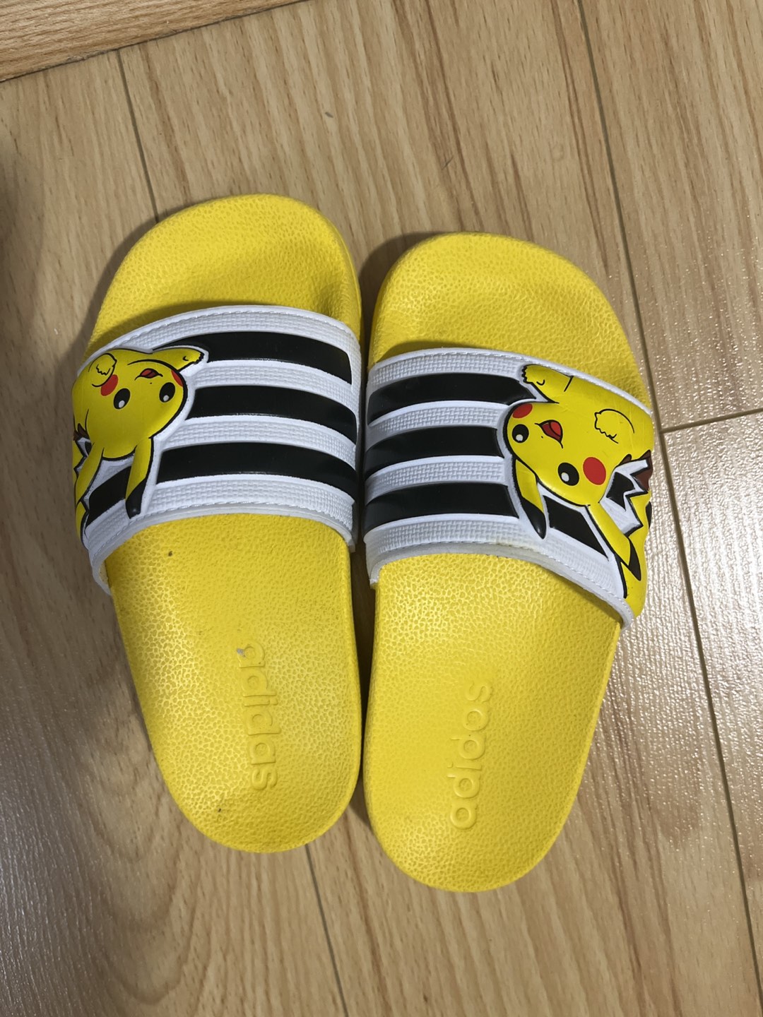 Kids indoor shoe adidas - size 11