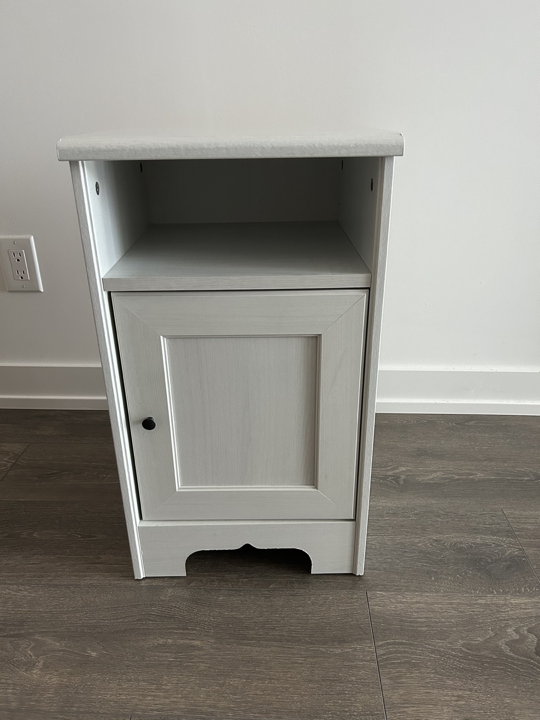 Dainty bedside table (rare, discontinued model) thumbnail