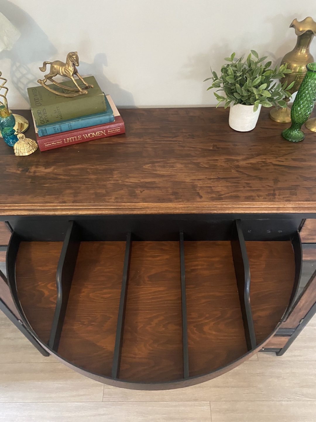 Absolutely gorgeous vintage wood sideboard - photo 3
