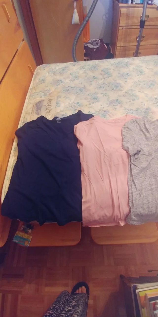 Womens t-shirts XL Old Navy and Joe Fresh image indicator(2)