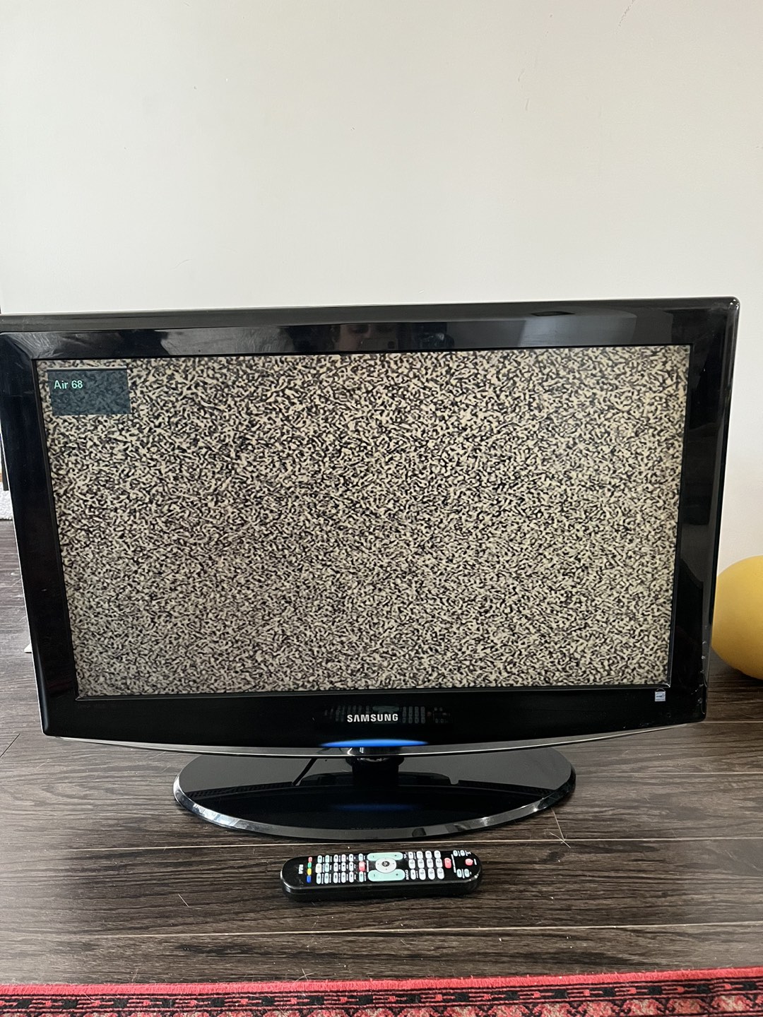 Samsung 31 inch tv with remote