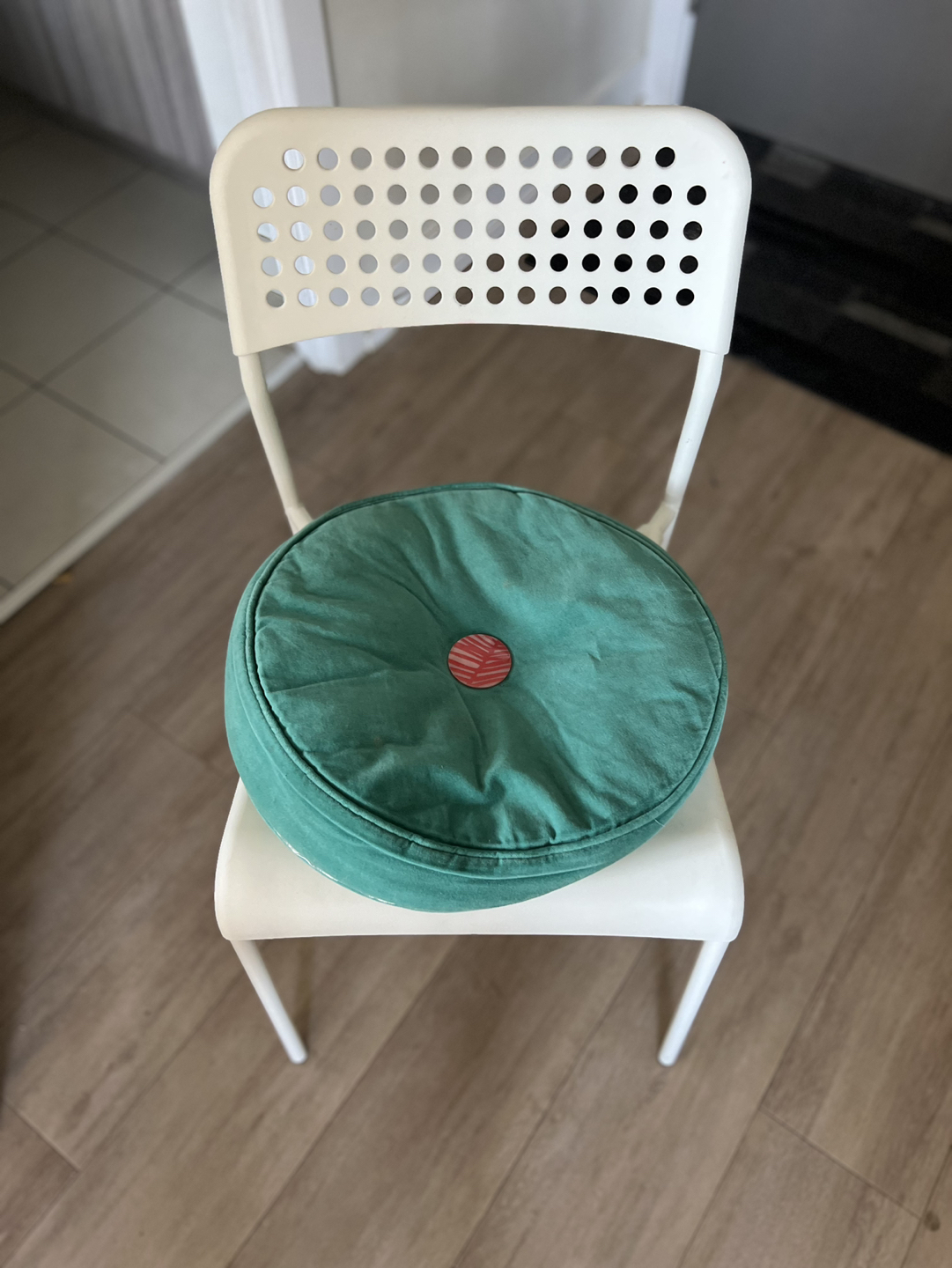 Chair with cushion. Was used for kids workstation - photo 2
