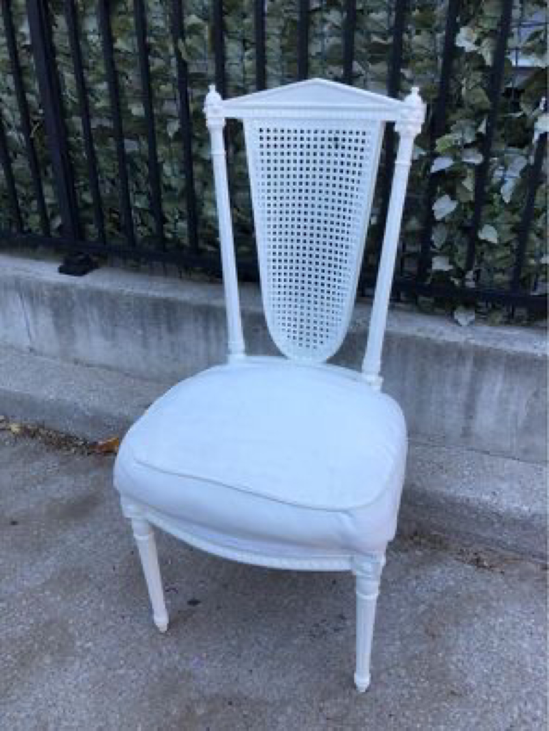 Gorgeous vintage chair (only 1)