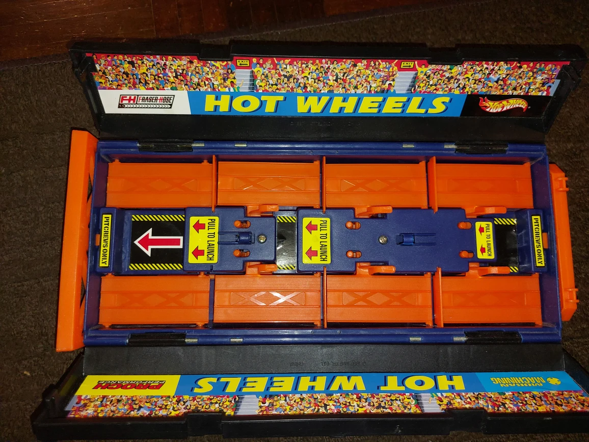 Hot Wheels Spider Hotel Flip n Go & Storage Garage Speedway. EUC image indicator(4)