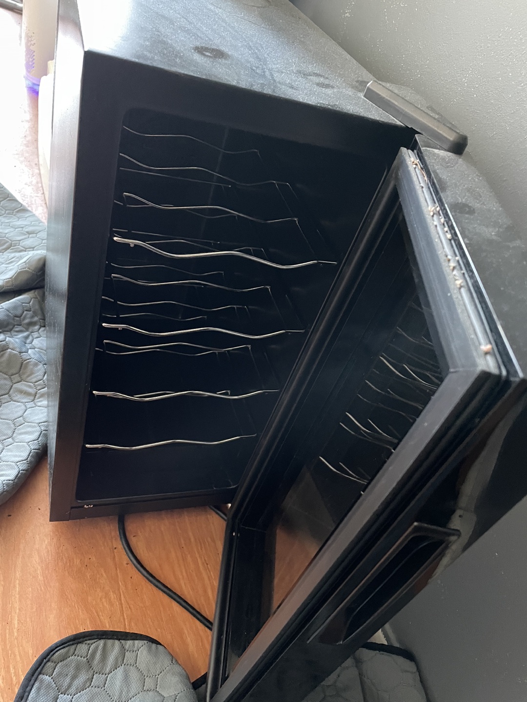 10 bottle wine fridge - photo 2