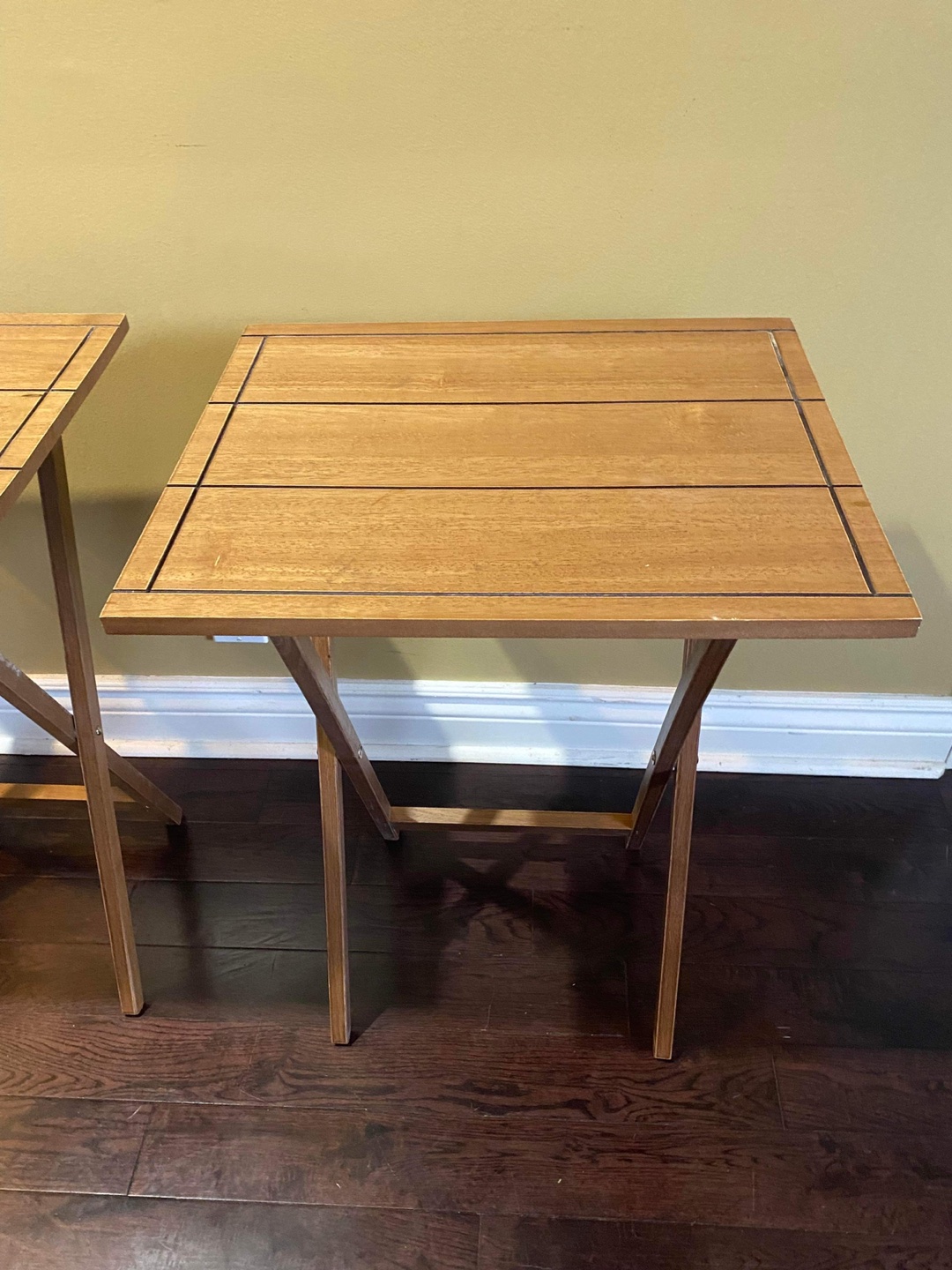 Outdoor table thumbnail