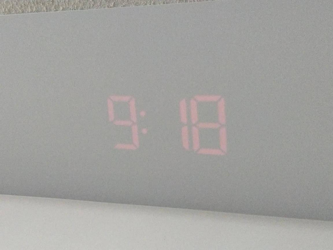 Projection Alarm clock with wireless phone charger - photo 2
