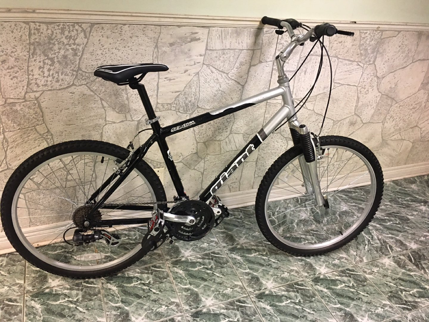 Giant Sedona  mountain bike front shock, 26 inch wheel,