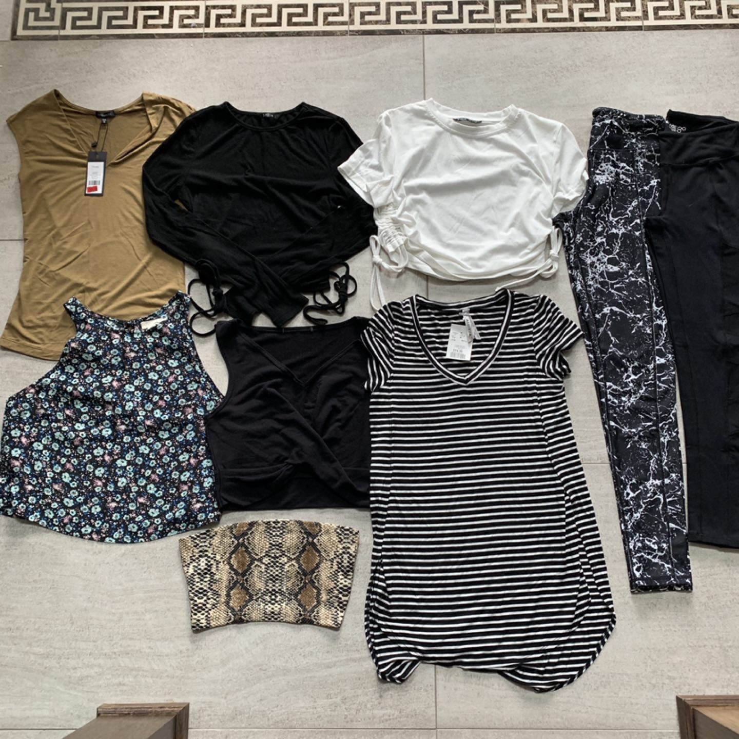 XS/S Lot of 9 Pieces Women’s Tops and Leggings