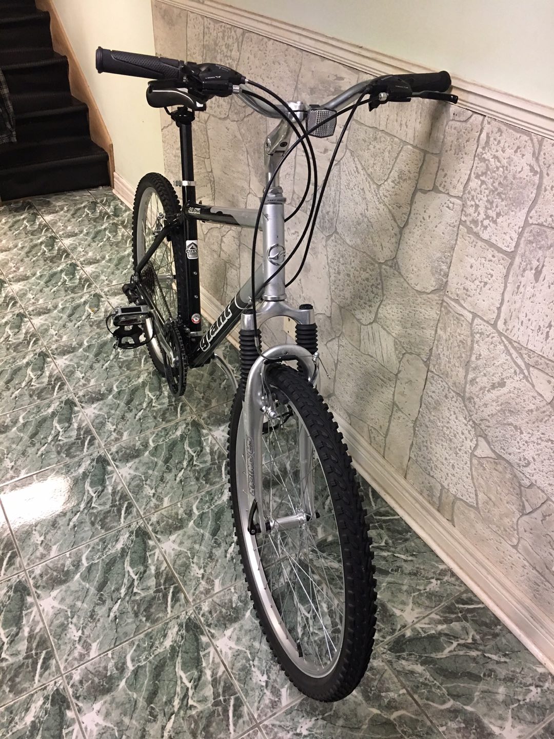 Giant Sedona  mountain bike front shock, 26 inch wheel, - photo 3