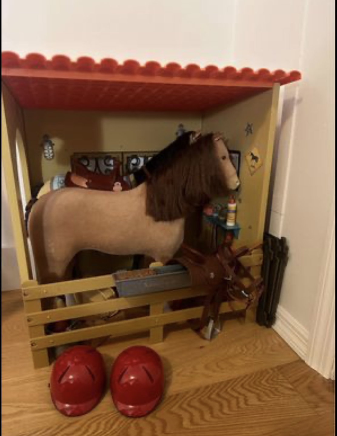 American Girl Horse Stable, Horses, & all accessories - photo 3
