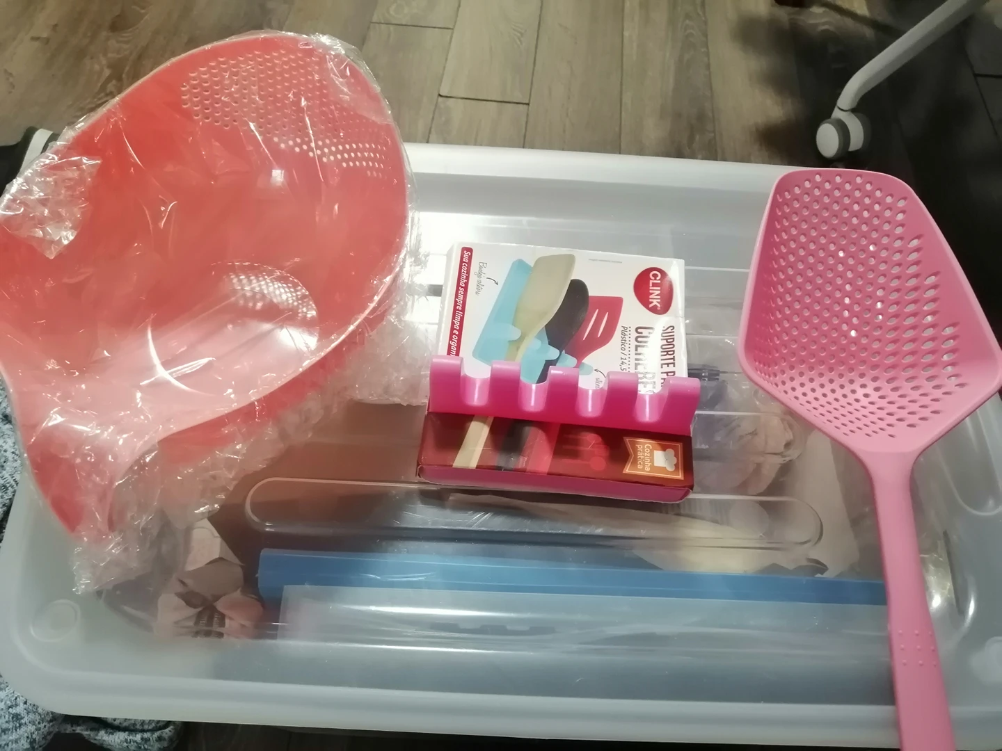 Strainers and cutlery holder thumbnail