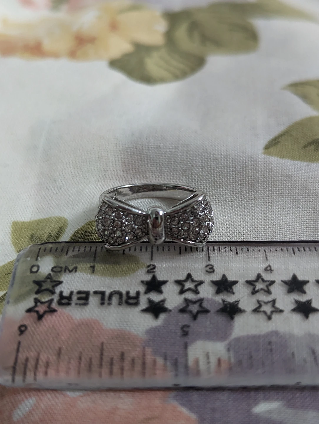 Ring. bow design