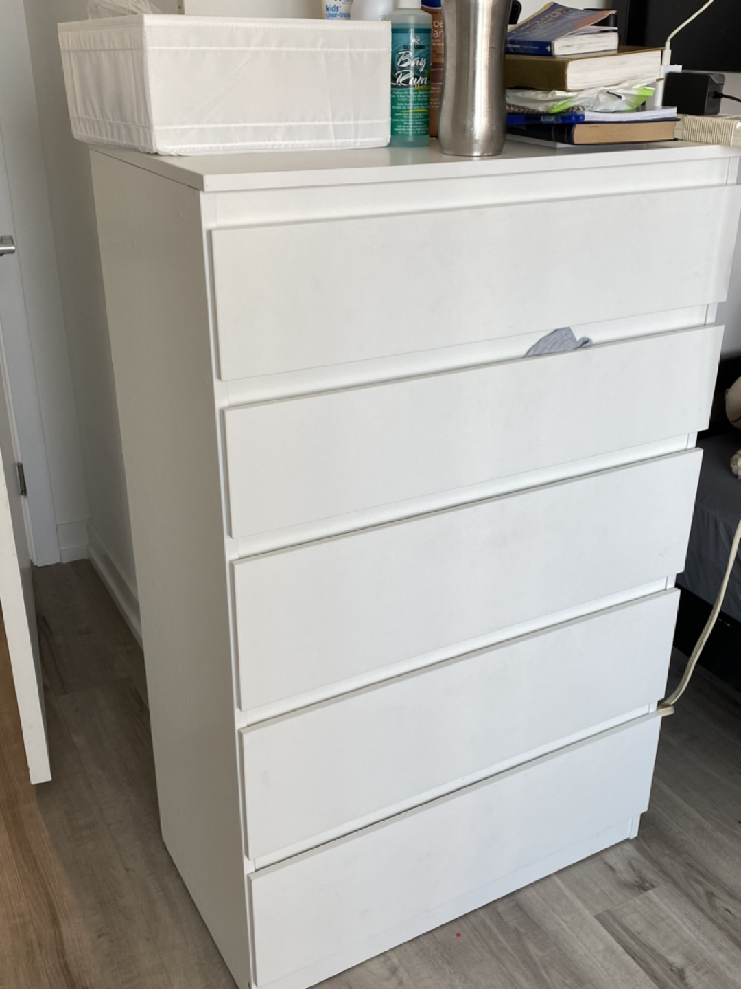 White 5 drawer dresser. - photo 2
