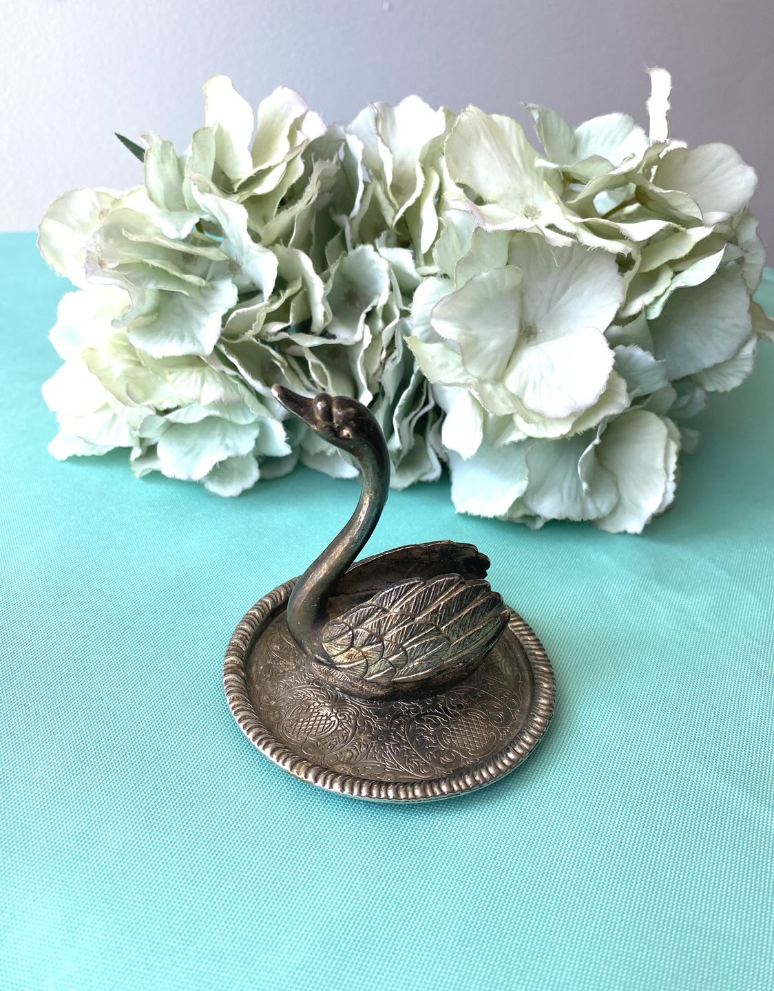 Vintage swan metal jewelry hanger.