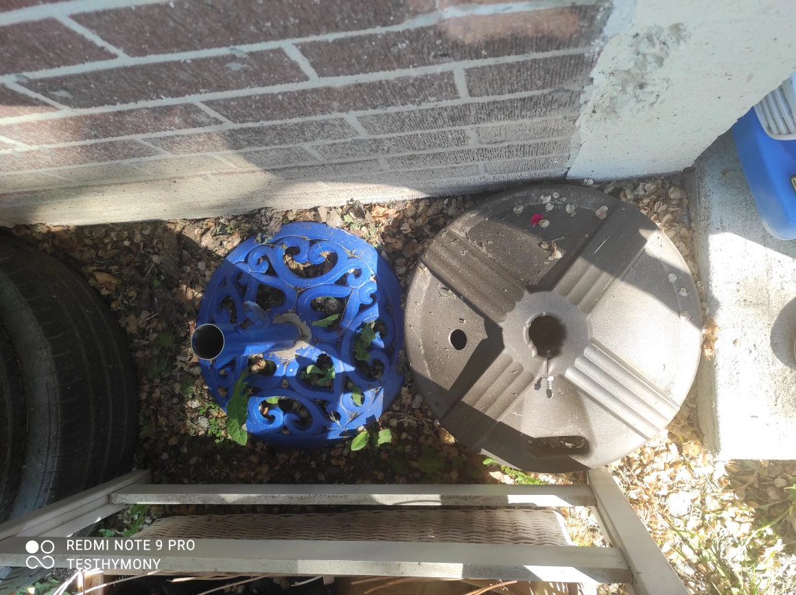 #freecycle 2 outdoor umbrellas image indicator(2)