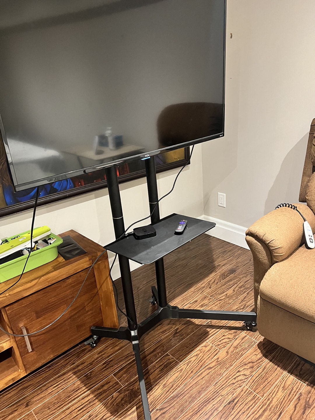 TLC 4K UHD 50 inch smart Roku LED TV image indicator(2)