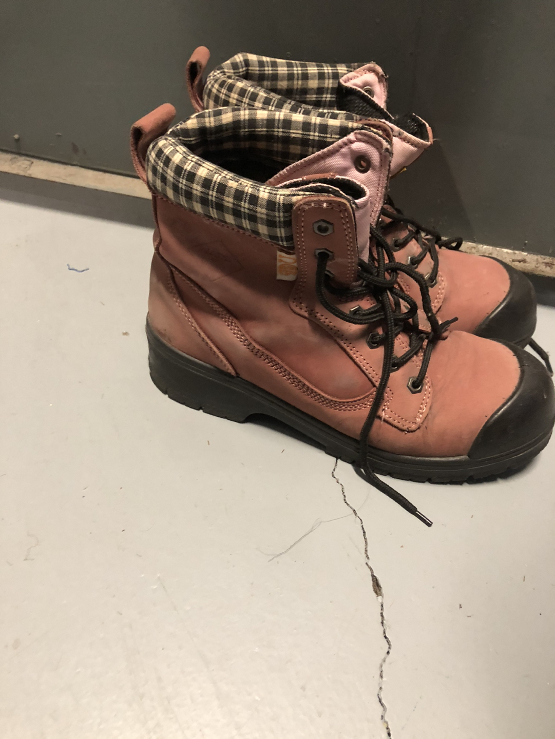 Work boots image indicator(2)