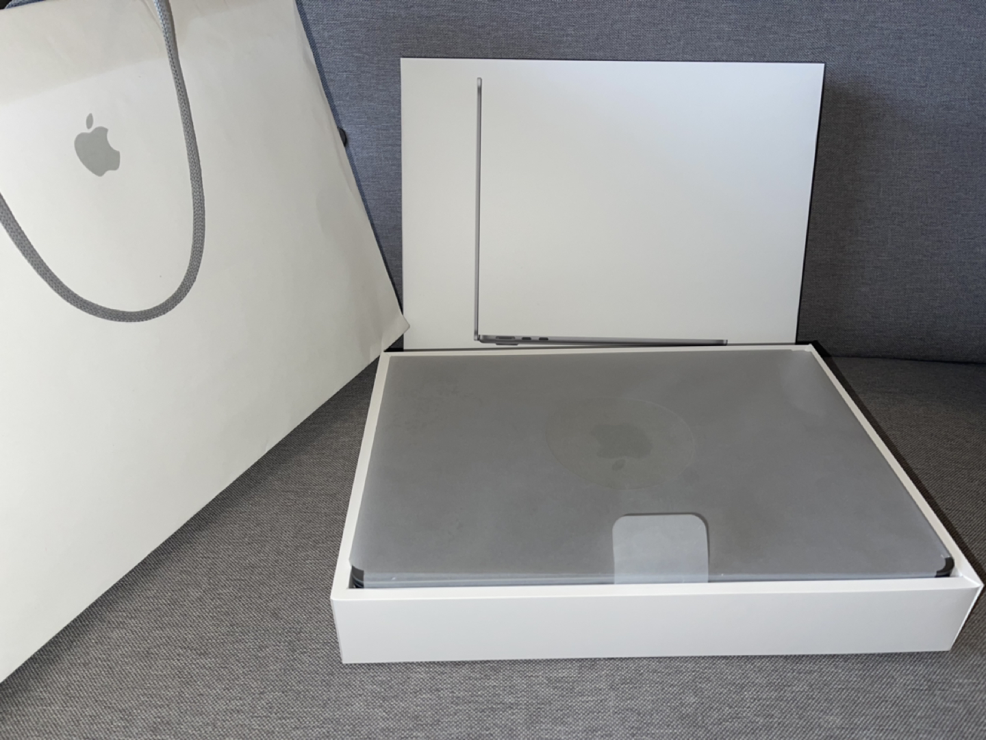 MacBook Air M2 Chip (2023), Space Grey, 8 GB RAM, 256 GB SSD