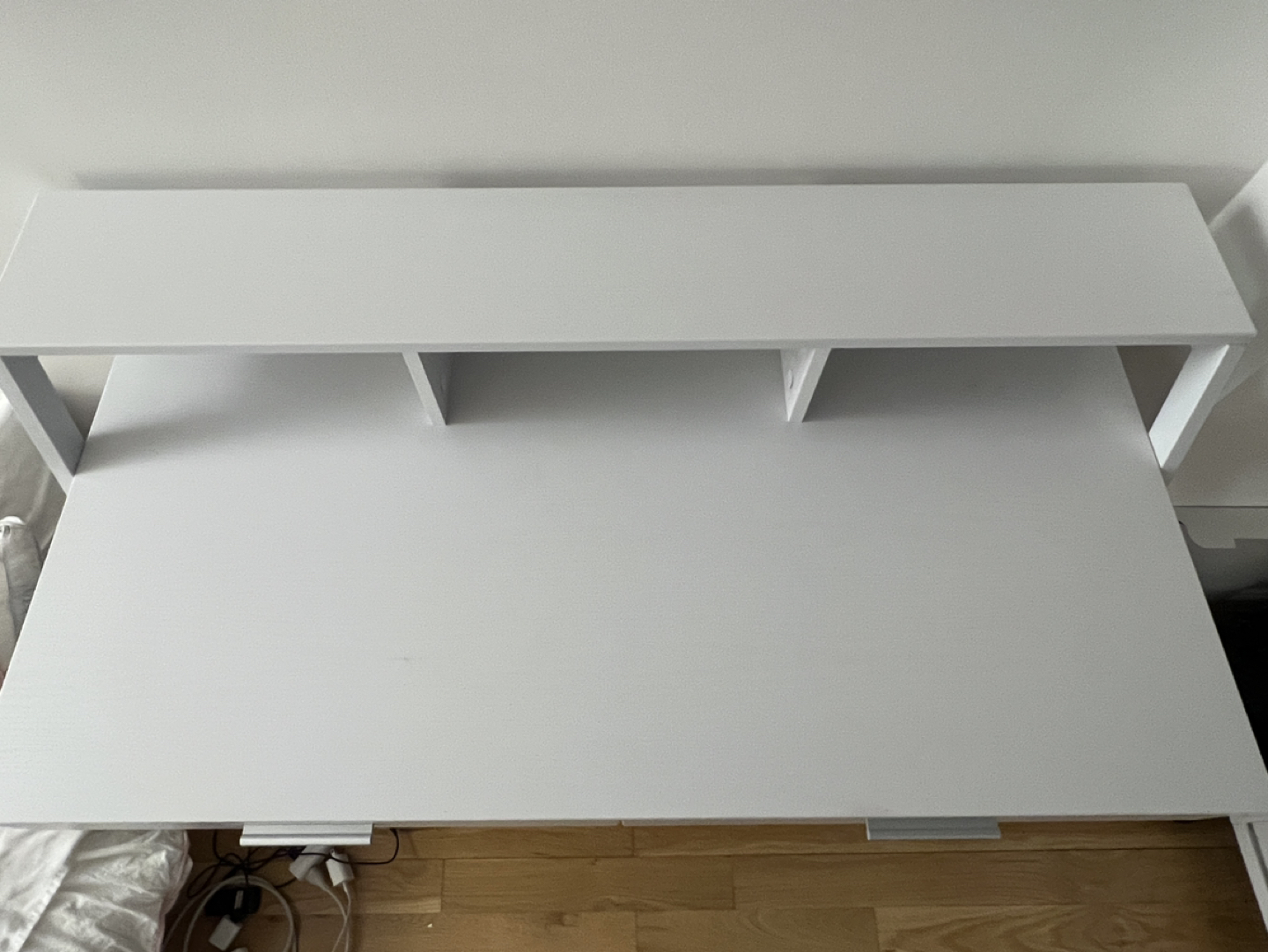 Desk - photo 2