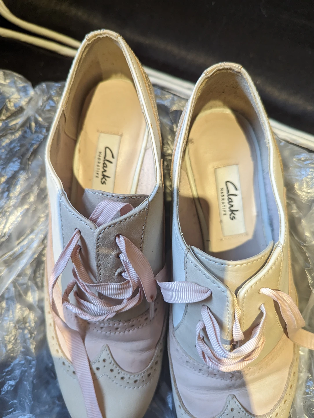 Clark's Size 6 shoes image indicator(3)