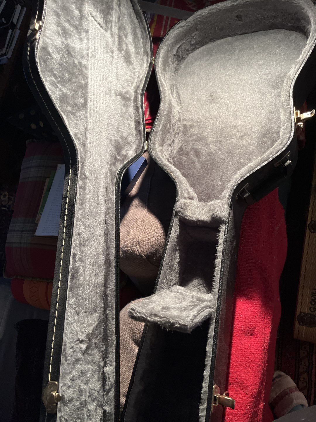 Hard case for acoustic guitar image indicator(2)