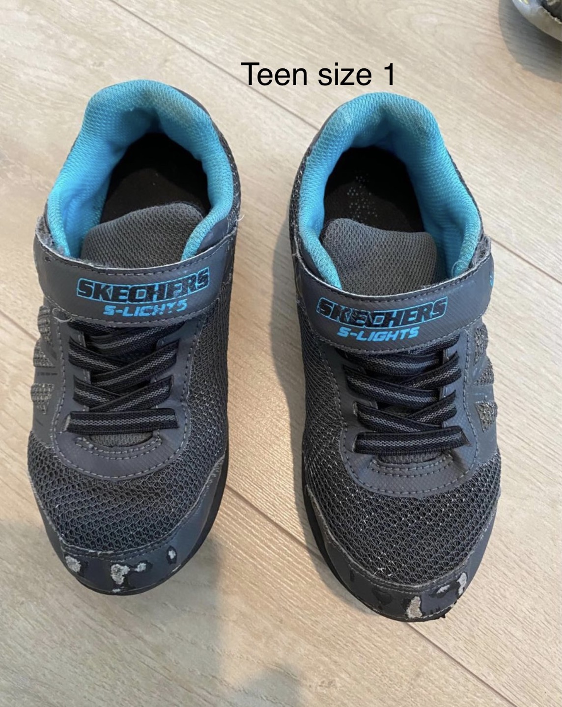 Lot of 4 pairs of kids sneakers thumbnail