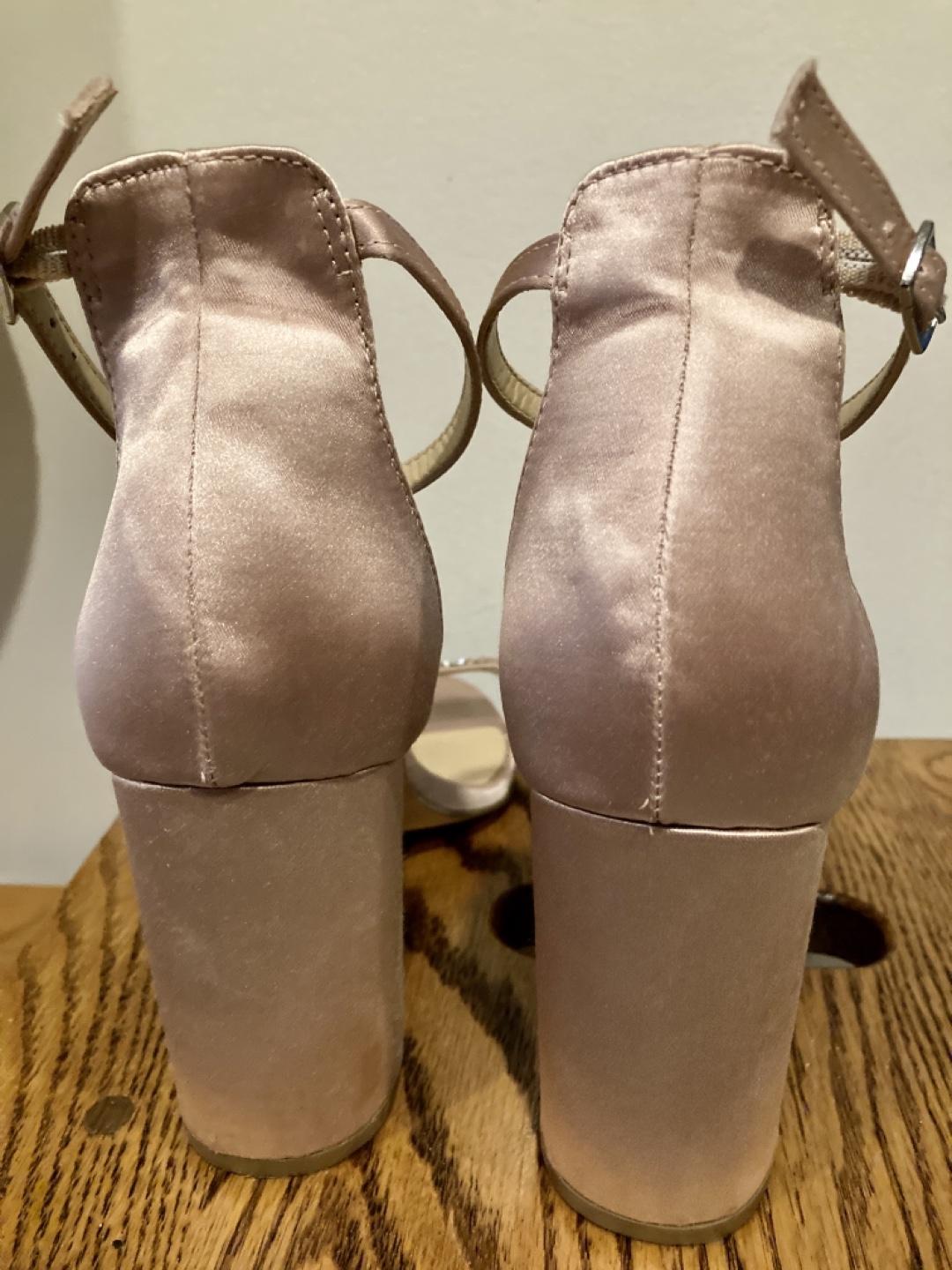 Beautiful sparkly shoes! image indicator(4)