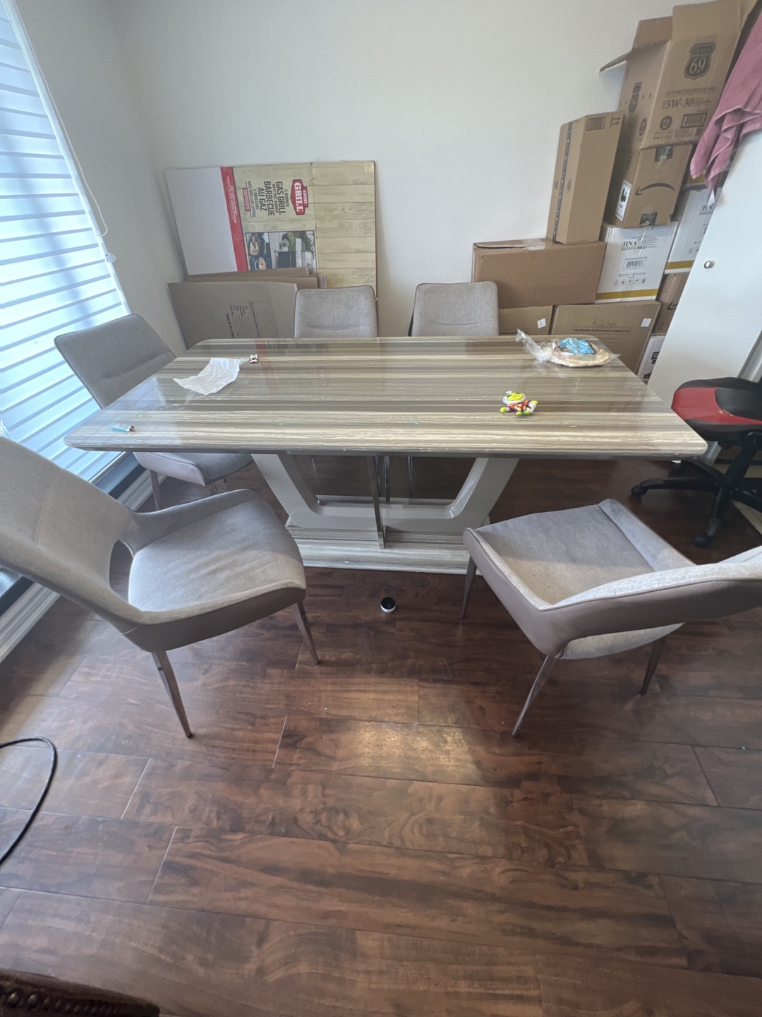 Dinning table plus 5 chairs image indicator(2)