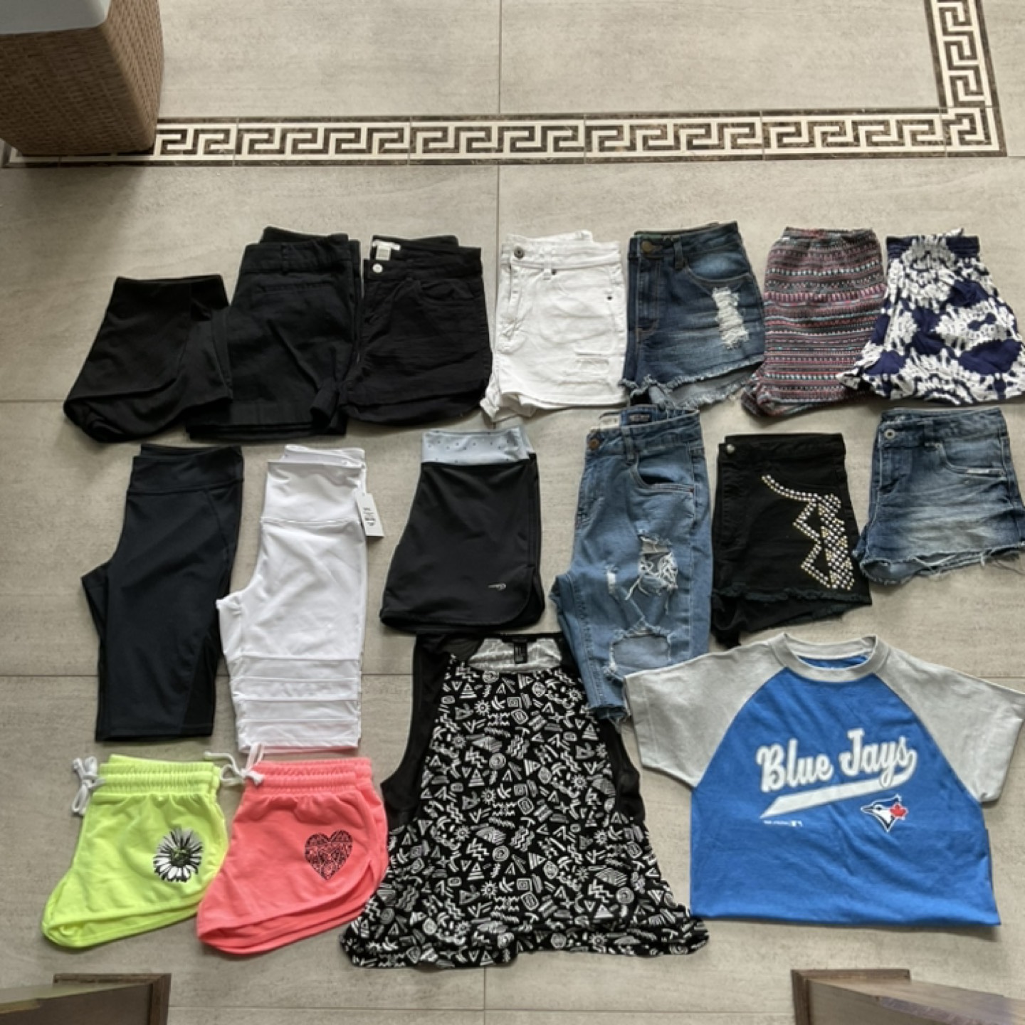 XS/S Summer Mixed Lot of 1️⃣7️⃣ pieces Women’s Shorts and Tops