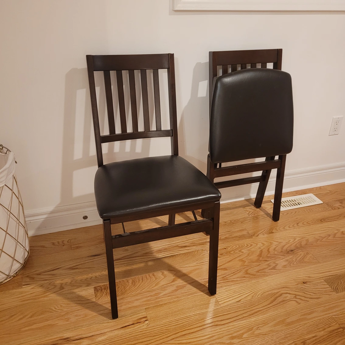 2 foldable chairs - photo 2