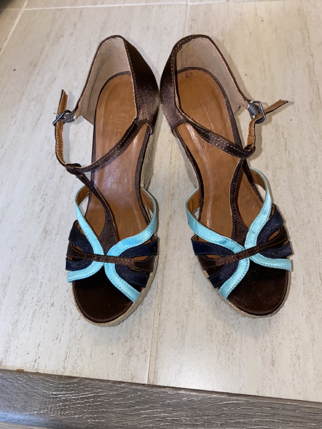 Summer platforms brown and teal blue accent image indicator(6)