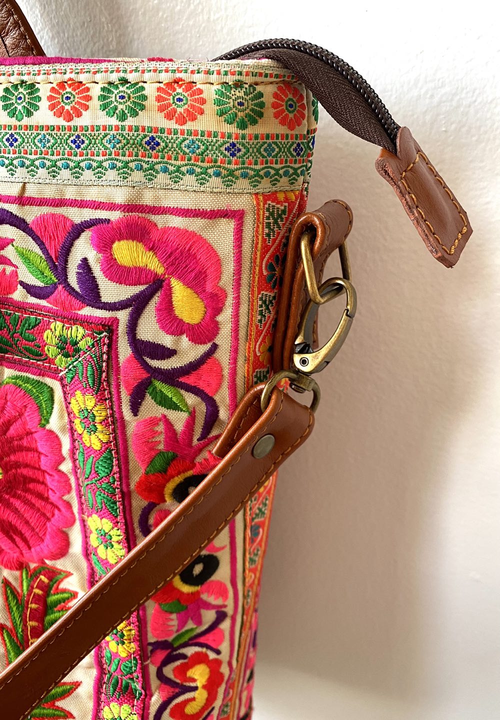 Hand made leather&embroidered beach tote bag from Thailand. image indicator(4)