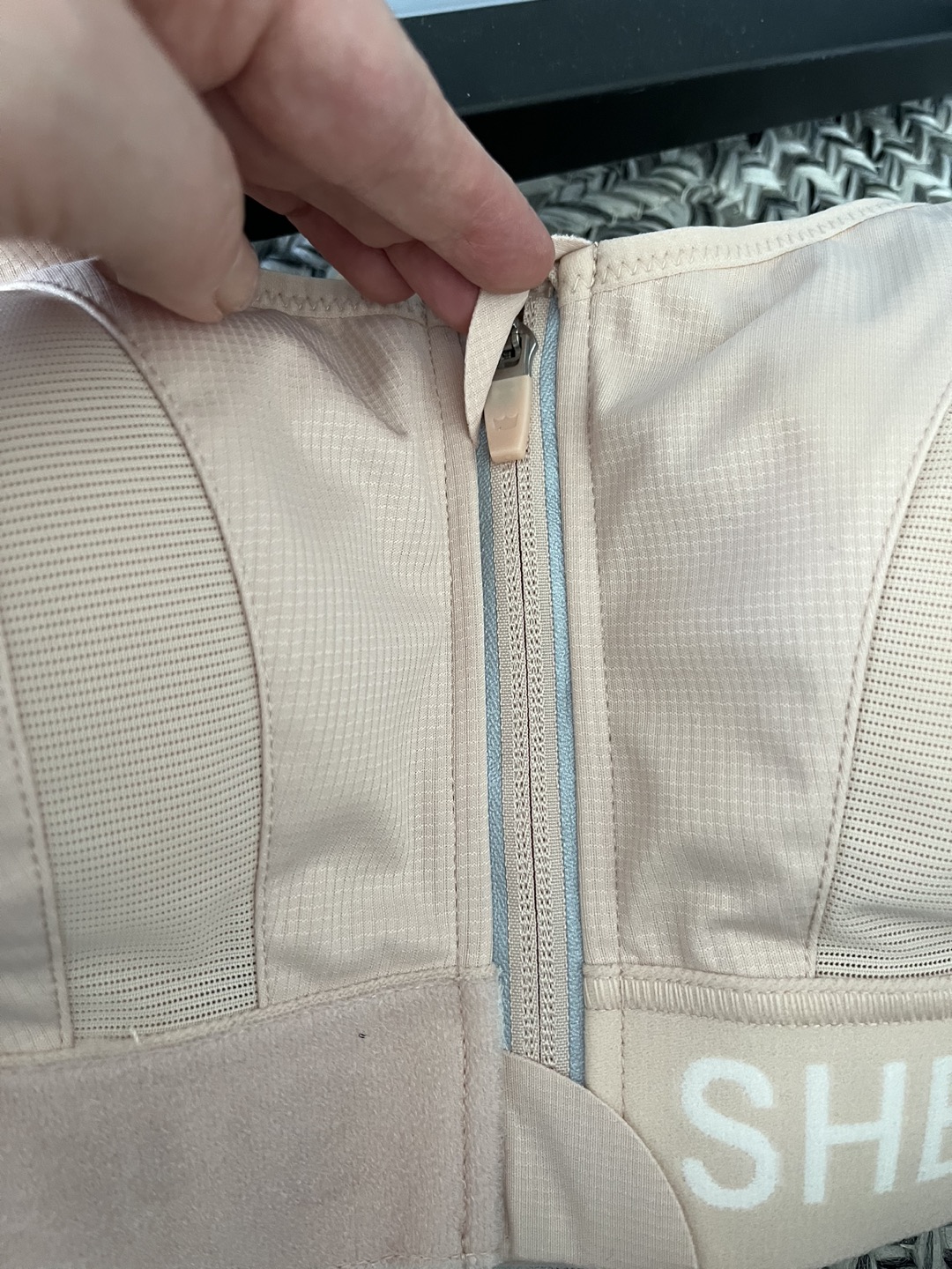 Sports bra by Shefit image indicator(5)