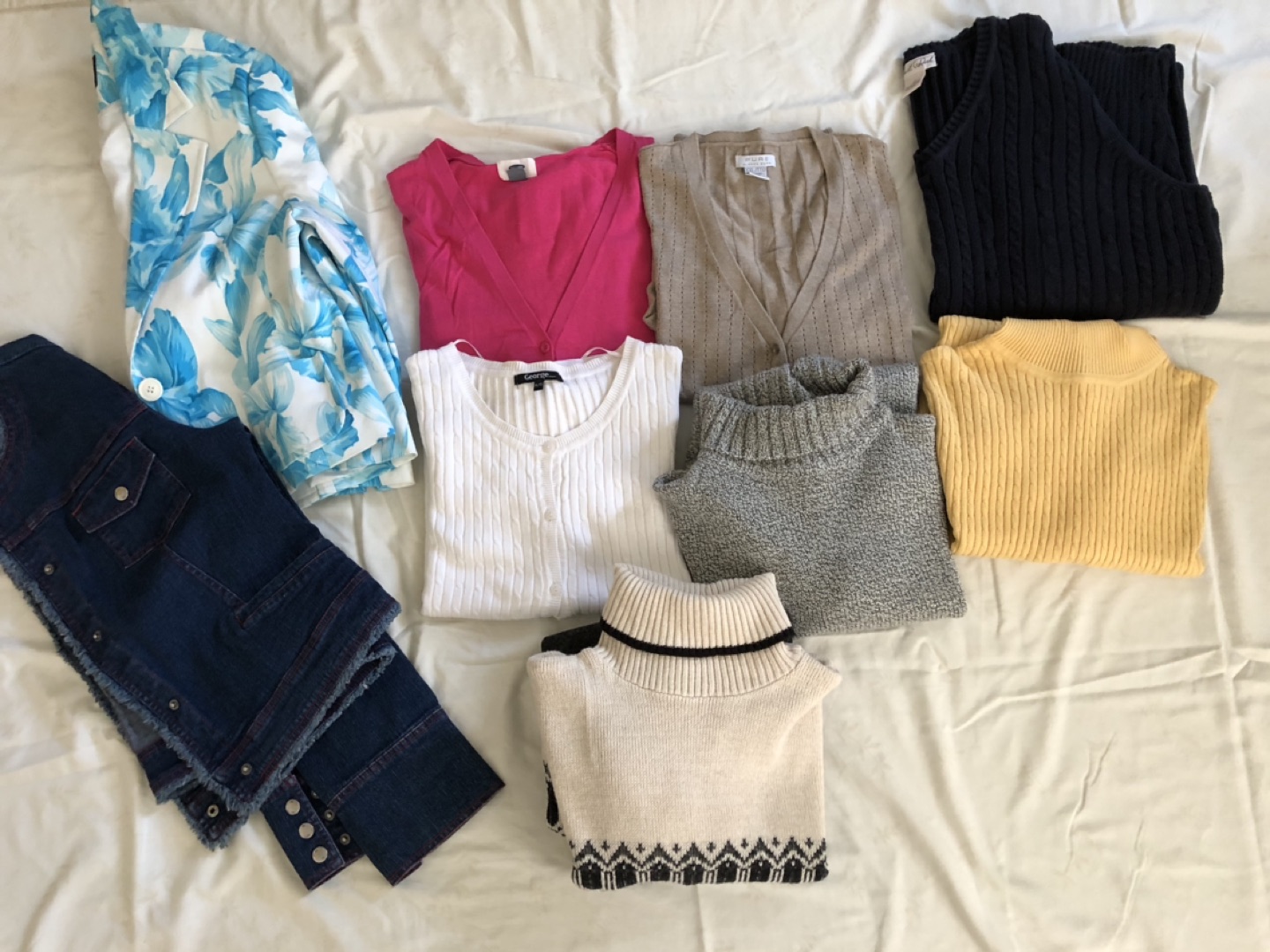 DOWNSIZING Lot of women’s clothing PICKUP ASAP image indicator(10)