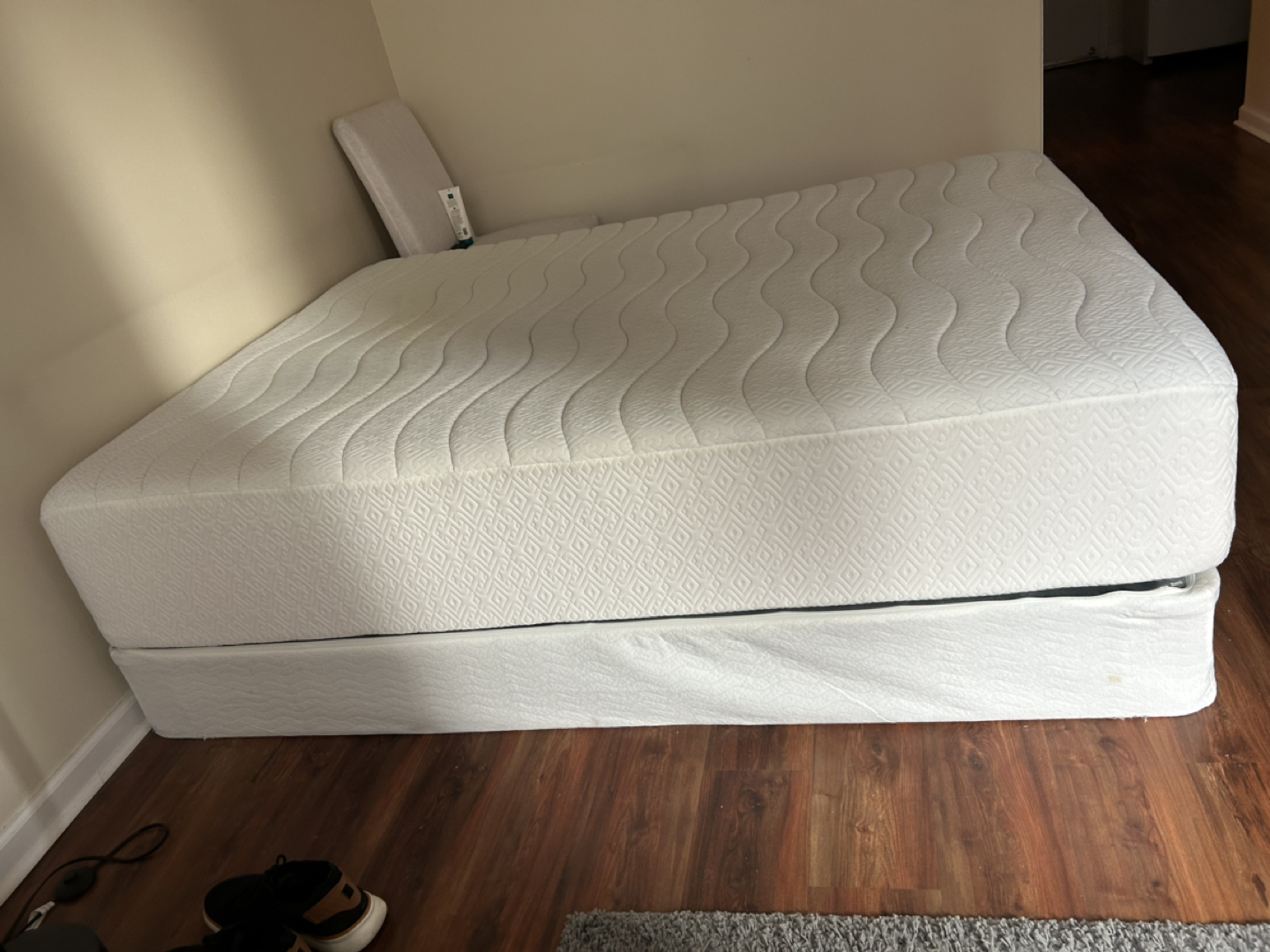 Queen size mattress + spring box - photo 2
