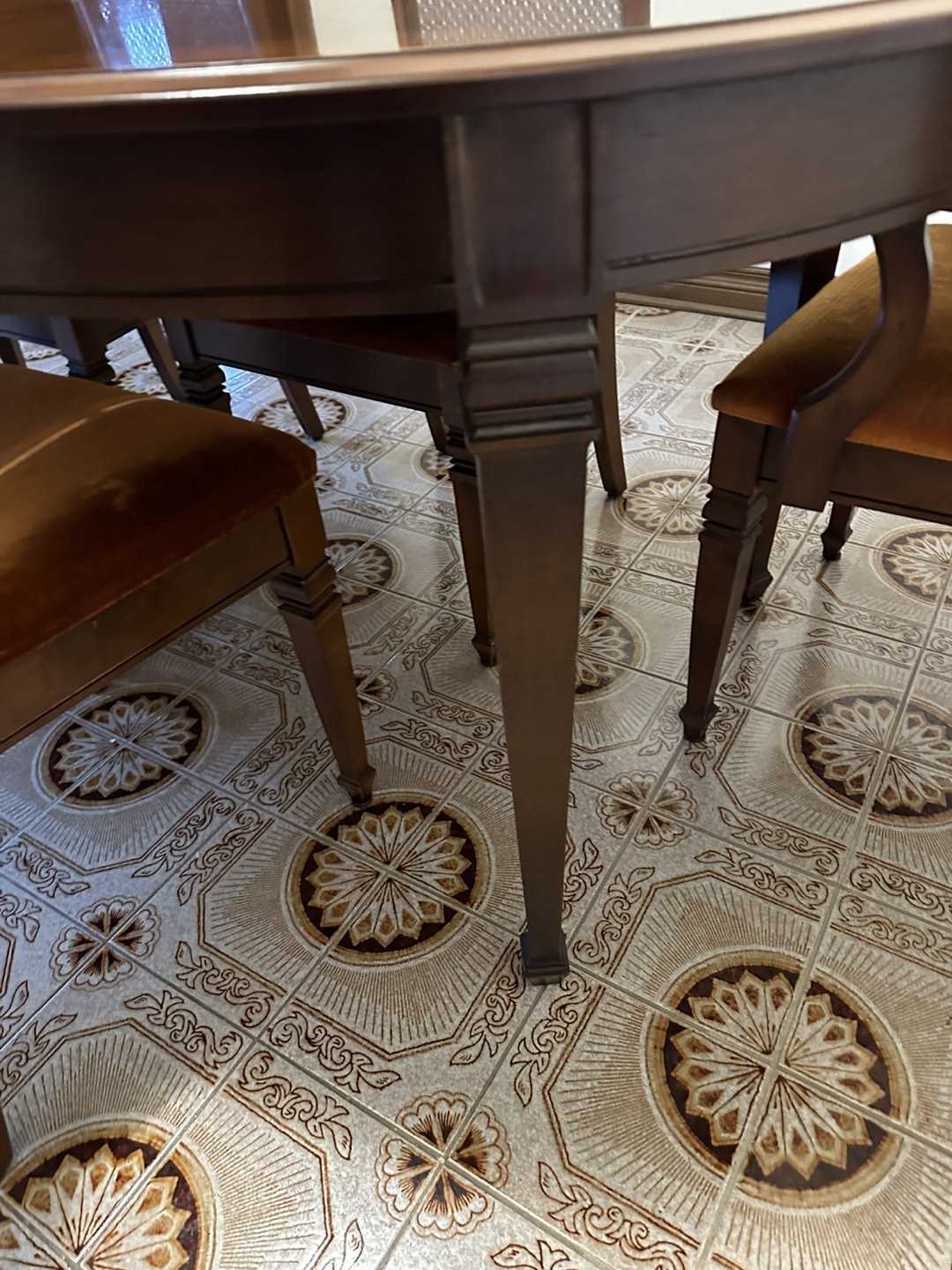 Vintage Wood Table with 6 chairs - photo 4