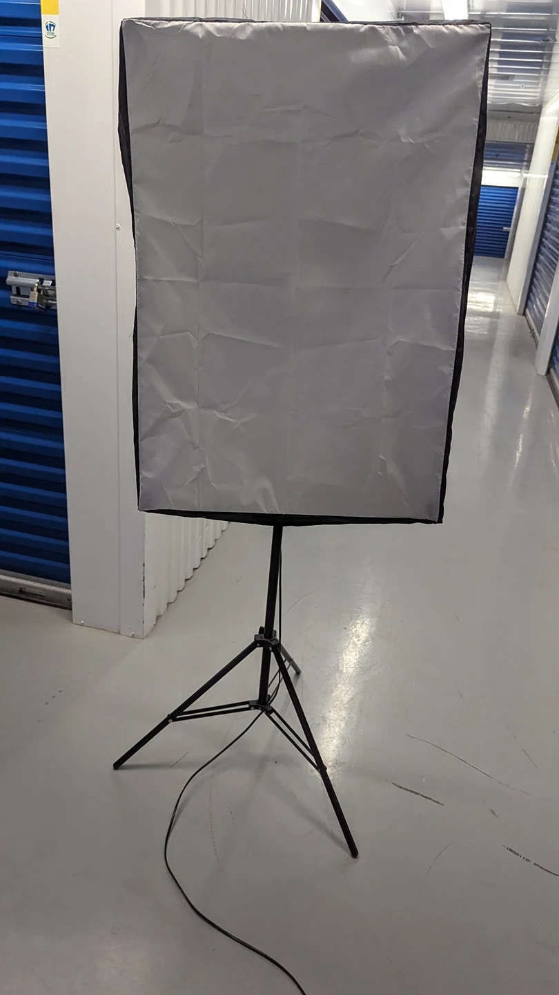 Soft box lighting. mount dog