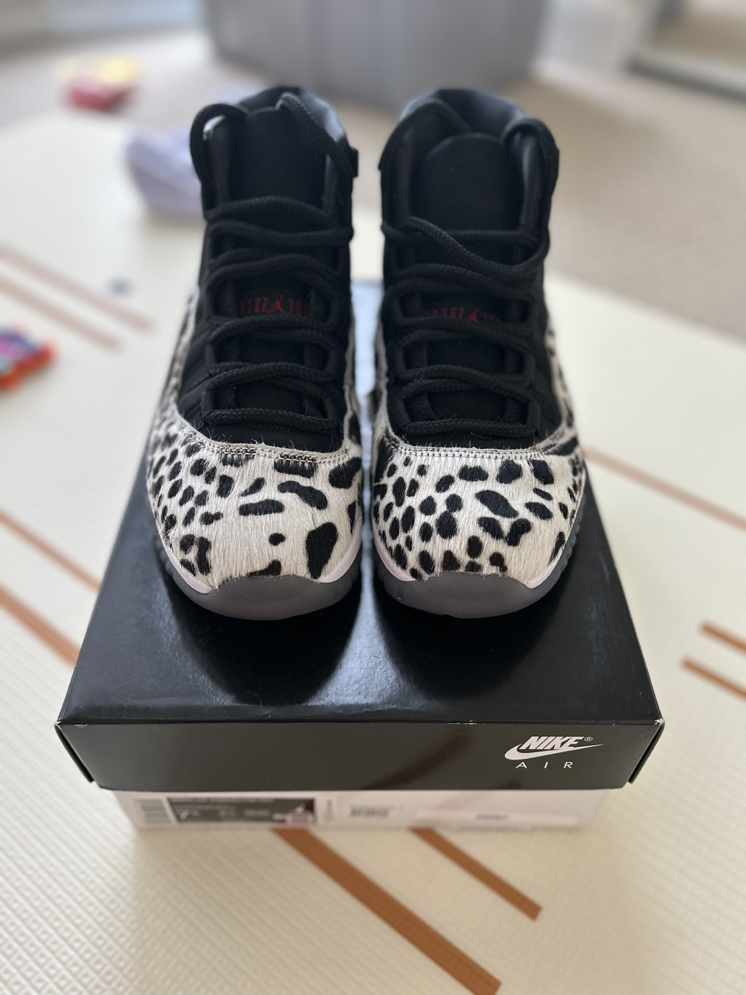 Air Jordan 11 Retro Animal Instinct Size US 7.5 image indicator(2)