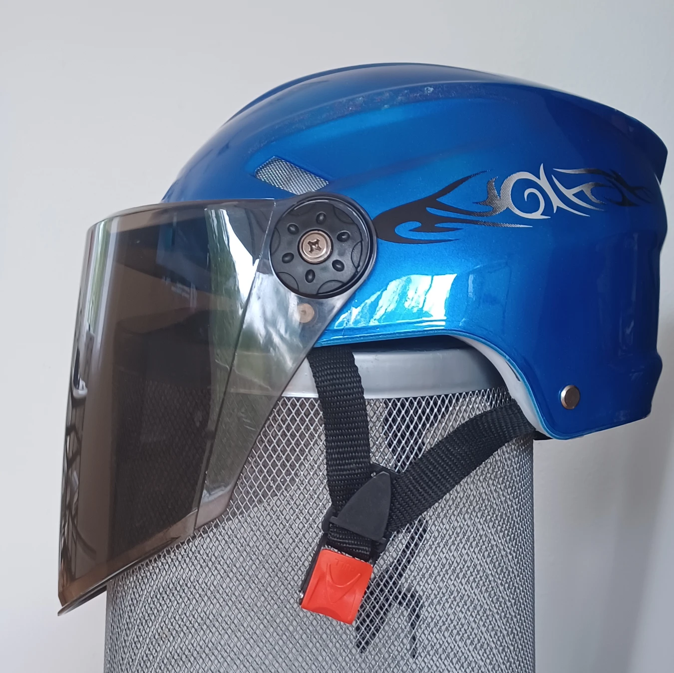 bike helmet with 2 detachable visors. thumbnail