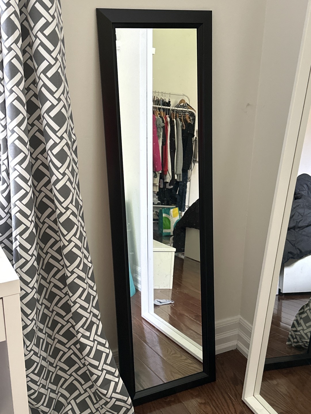 Brand-NEW Sturdy Black Framed Mirror in perfect condition