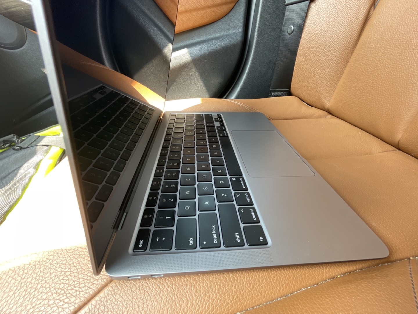 2020 MacBook Air 13” Great Condition Barely Used - photo 3