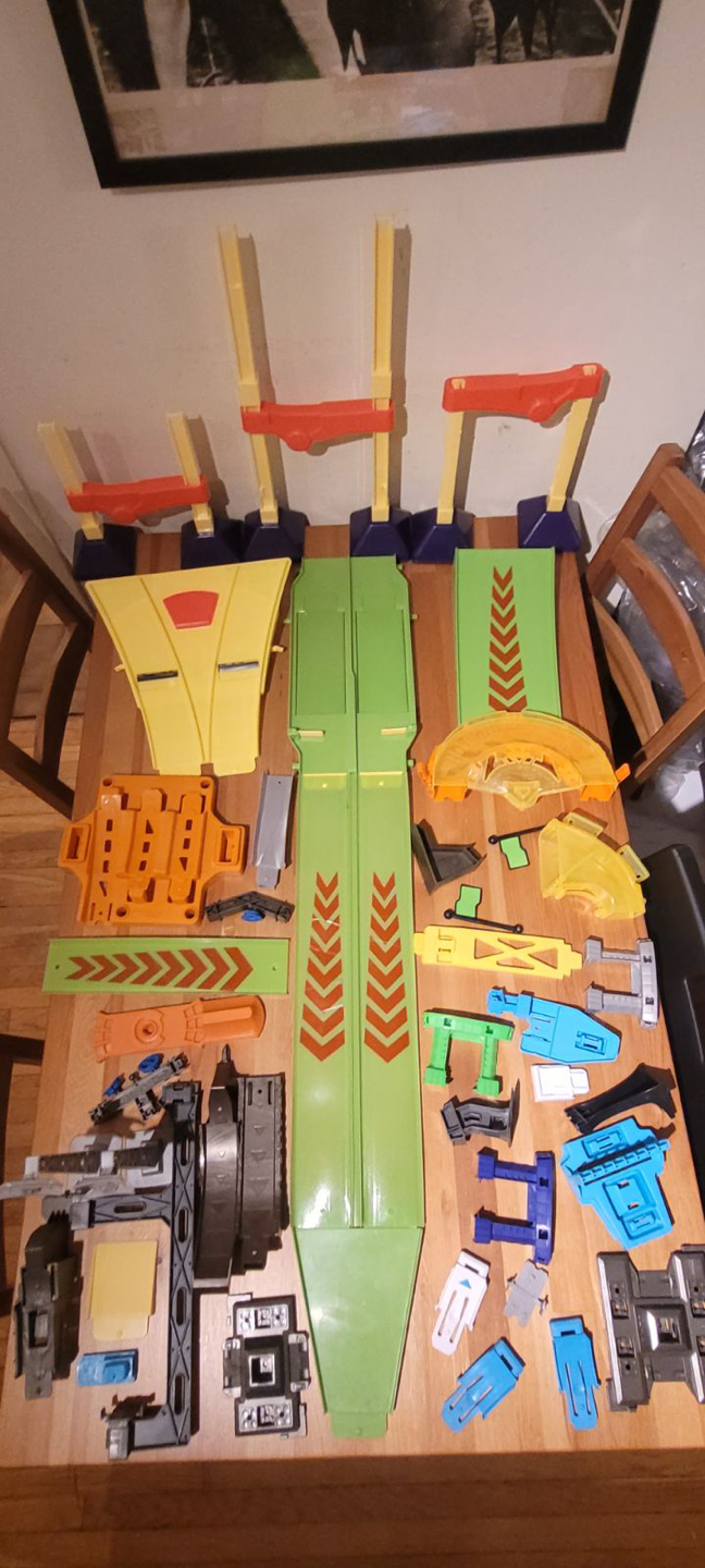 Mega lot of Hot Wheels Tracks & Accessories image indicator(2)